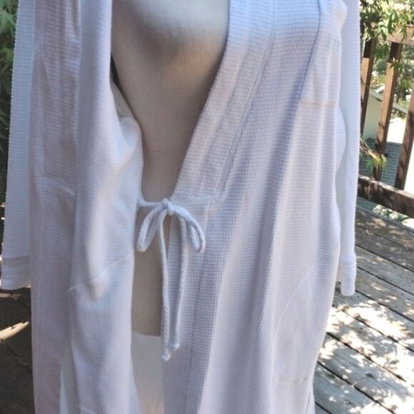 Vanity Fair and Elizabeth Arden Robe and Slippers Spa Bundle - Picture 7 of 11